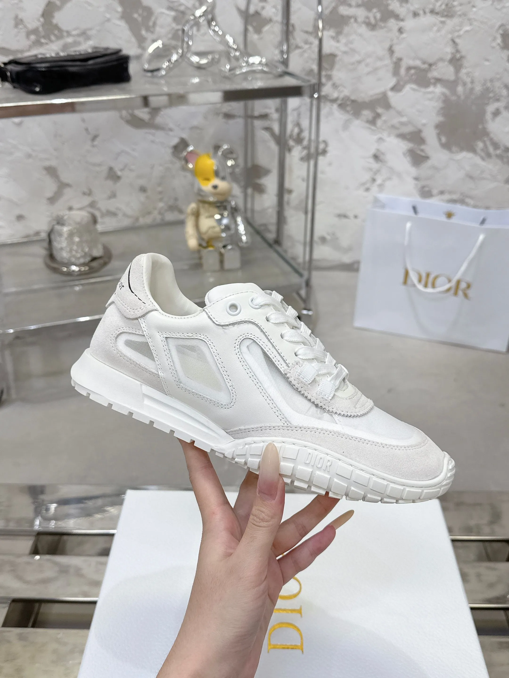 Factory price 640💰 Top version! ! ! Dior Tech sneakers Dior Tech is newly launched, with exquisite color matching and autumn and winter atmosphere. This Dior Tech sneaker is a new product in the 2026 early spring ready-to-wear series. It is equipped with fashionable details and highlights the retro aesthetics. Made of calfskin and suede calfskin upper with transparent mesh side panels and ChristianDior Paris signature on the heel and tongue. A textured, tonal Dior signature sole adds couture style. Upper material: Textile, cowhide split leather, cowhide leather with Christian Dior Paris logo on the heel and tongue Textured Dior logo rubber sole embellished with Christian Dior's lucky star symbol! Size 35-46 (40 for women, 41 for men, 38.45.46, custom made and non-refundable)